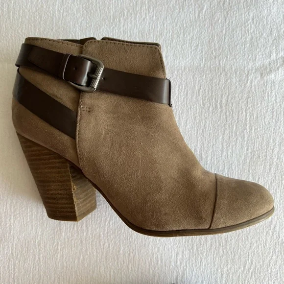 Heeled Bootie - Picture 3 of 11